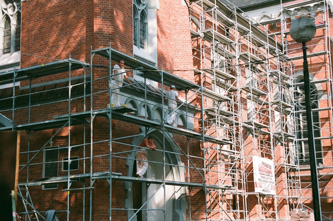 Photo by PublicDomainPictures craftsmen, building, scaffold